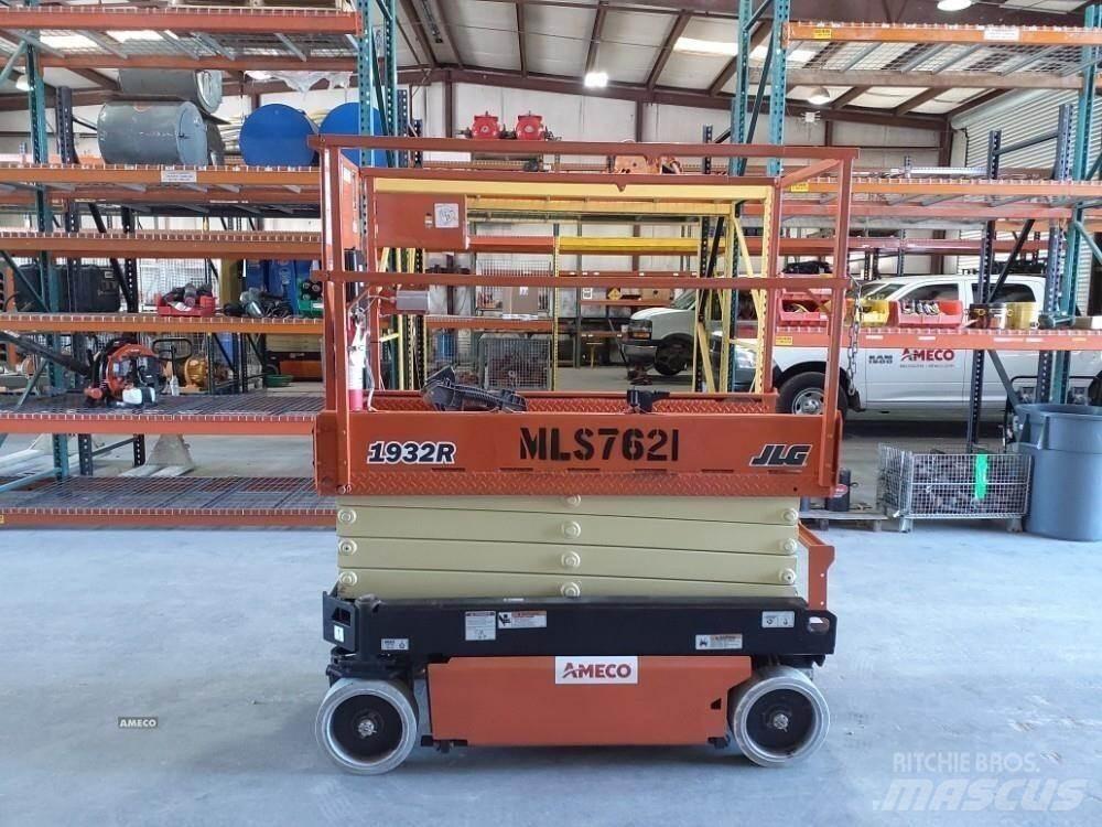 JLG 1932R Saksilavat