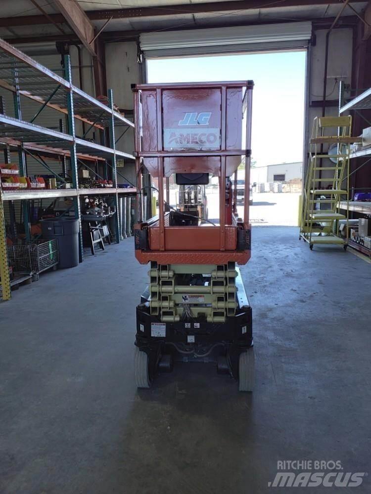 JLG 1932R Saksilavat