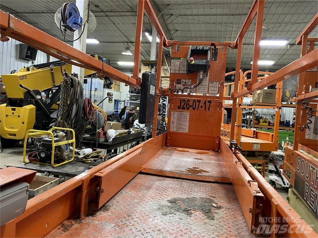 JLG 2632ES Saksilavat