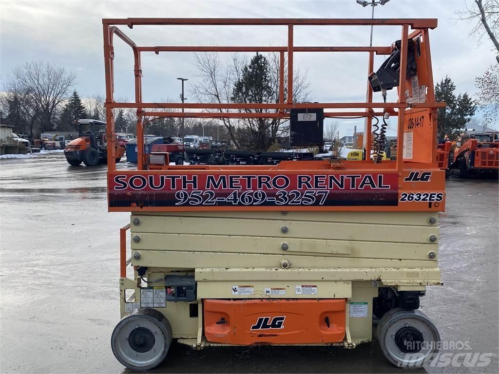 JLG 2632ES Saksilavat