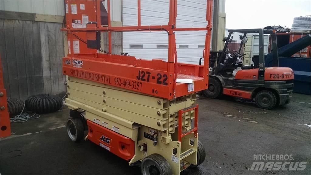 JLG 2632ES Saksilavat