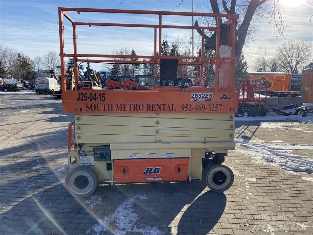 JLG 2632ES Saksilavat