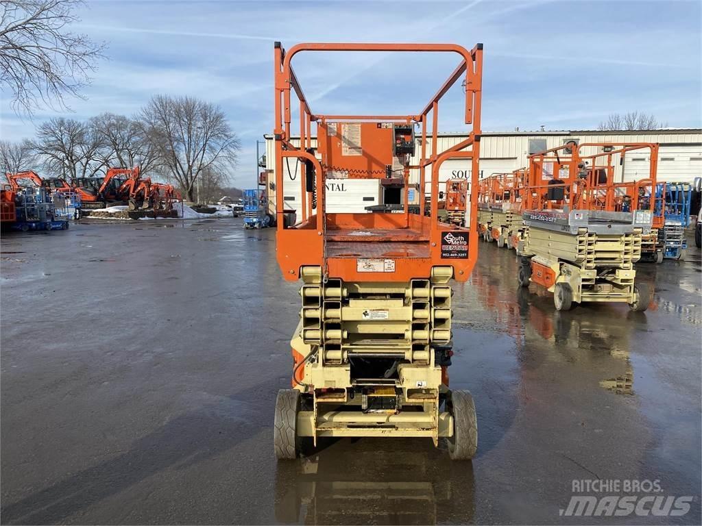 JLG 2646ES Saksilavat