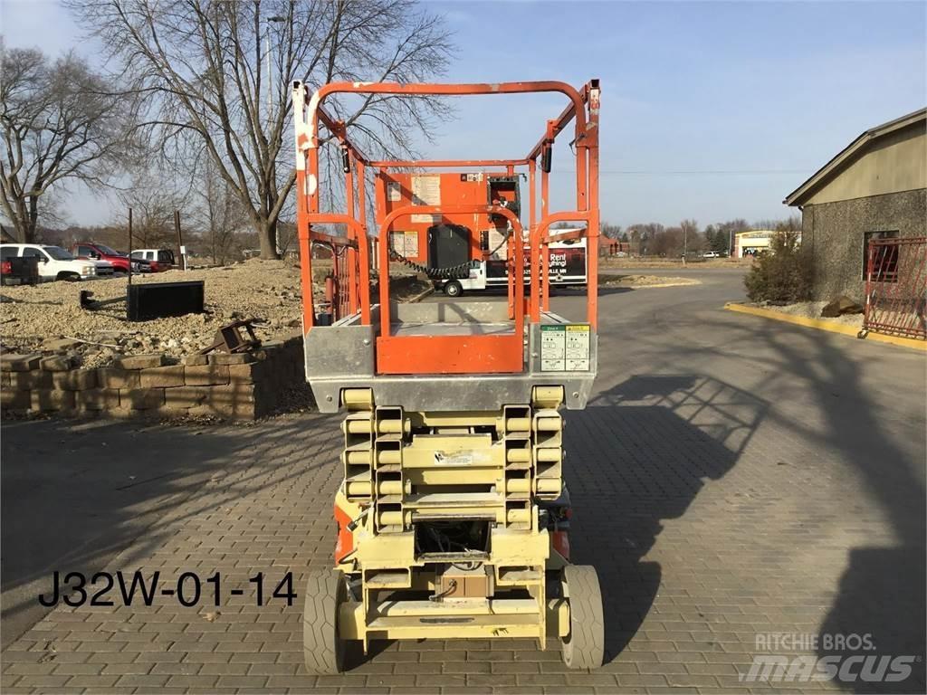 JLG 3246ES Saksilavat