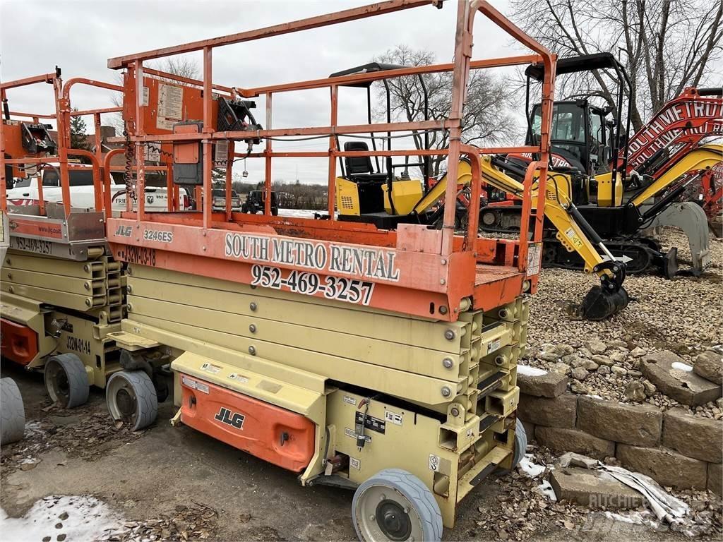 JLG 3246ES Saksilavat