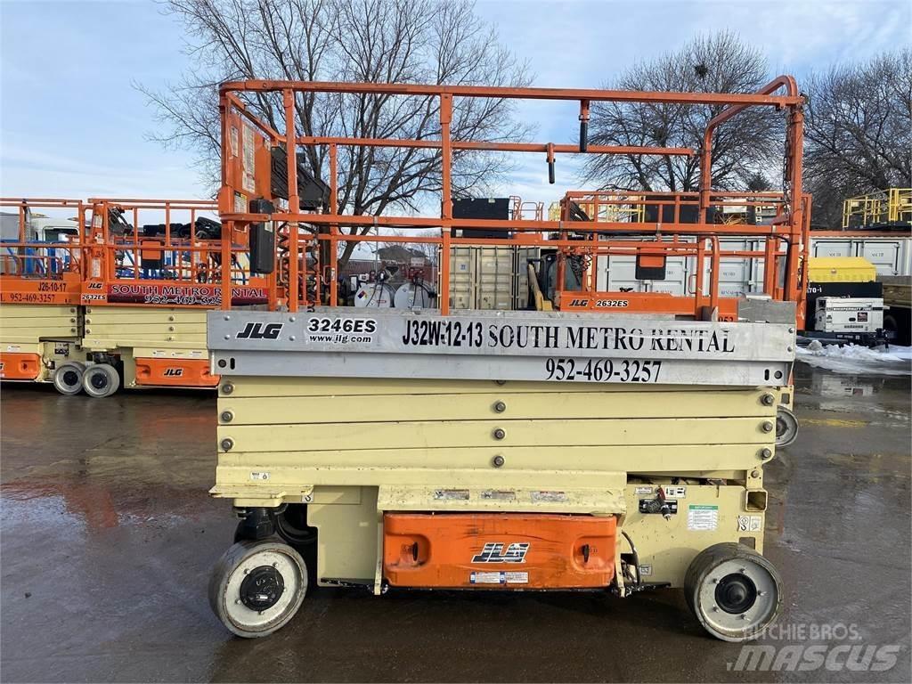 JLG 3246ES Saksilavat