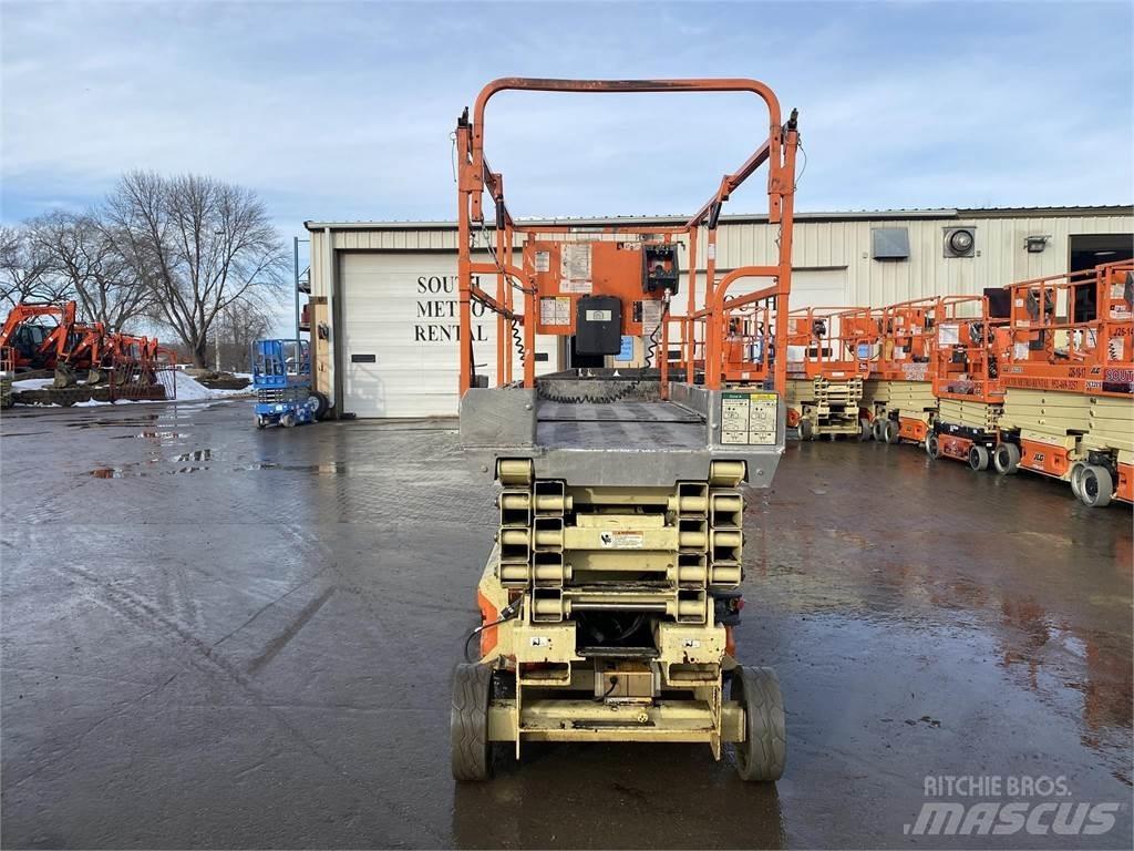 JLG 3246ES Saksilavat