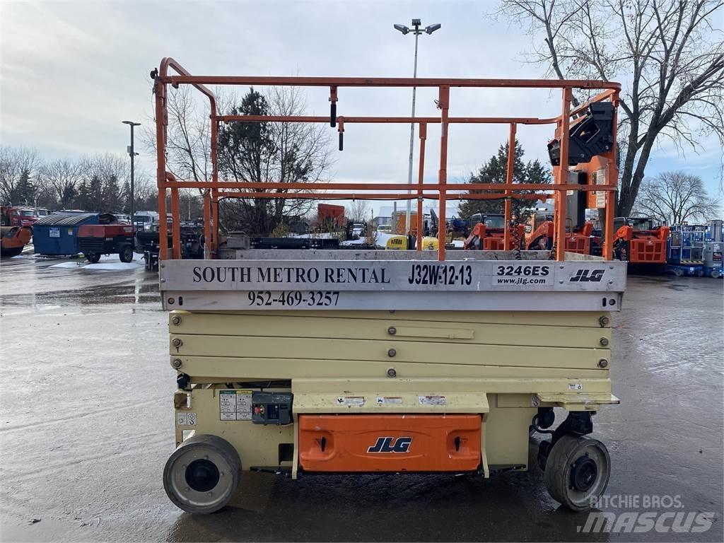 JLG 3246ES Saksilavat