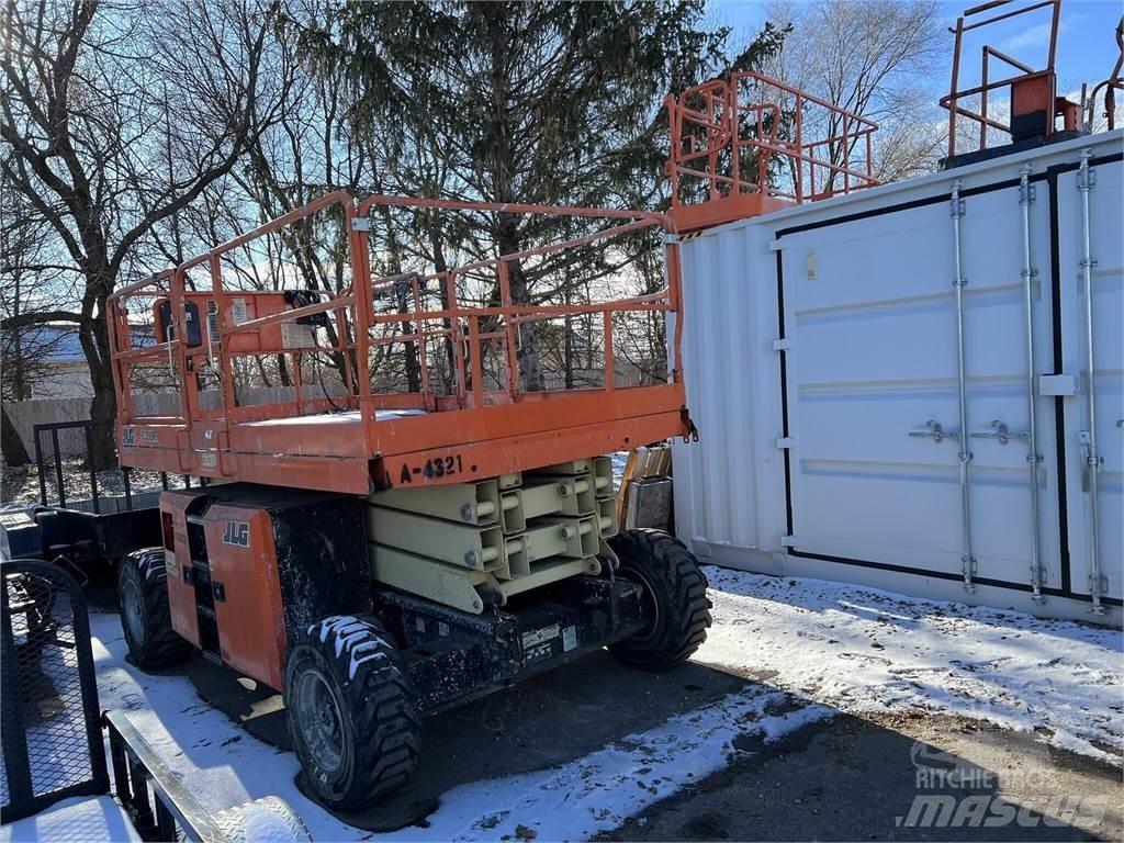 JLG 330LRT Saksilavat