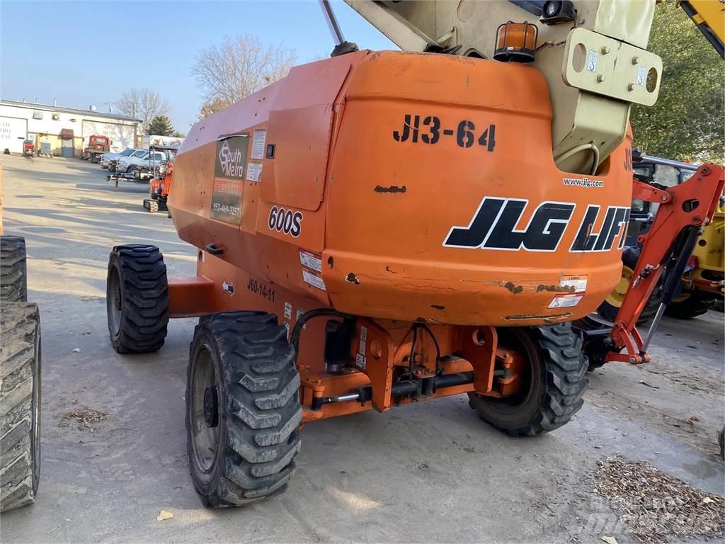 JLG 600S Teleskooppipuominostimet