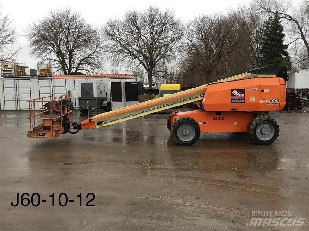 JLG 600S Teleskooppipuominostimet