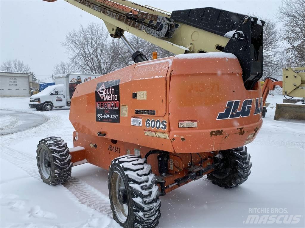 JLG 600S Teleskooppipuominostimet