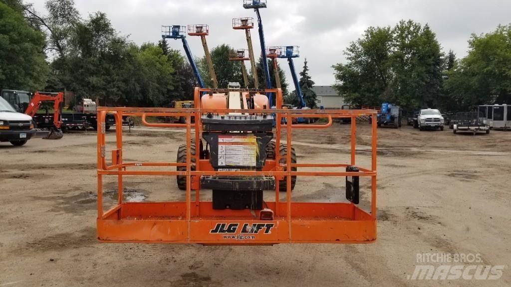 JLG 600S Teleskooppipuominostimet