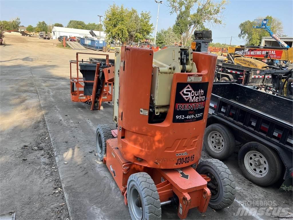 JLG E300AJP Kuukulkijat