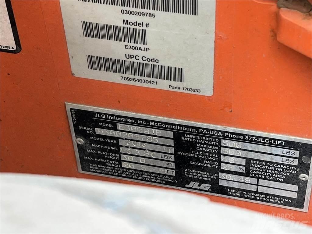 JLG E300AJP Kuukulkijat