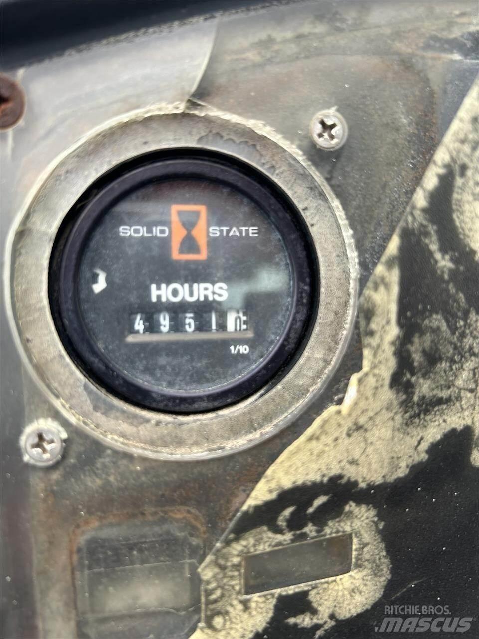 JLG G6-42A Kurottajat
