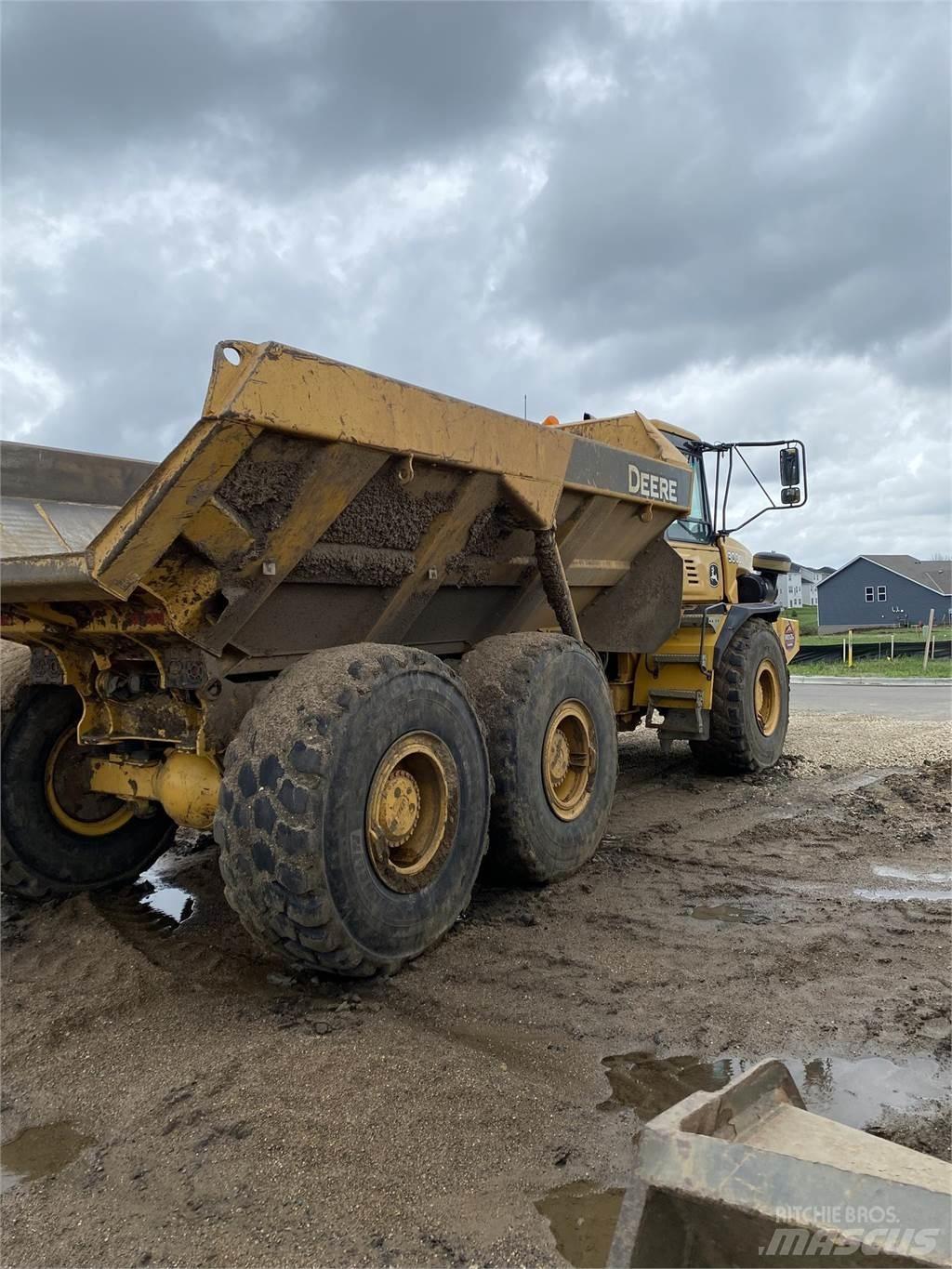 John Deere 300D Dumpperit