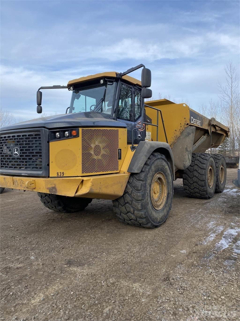 John Deere 410E Dumpperit