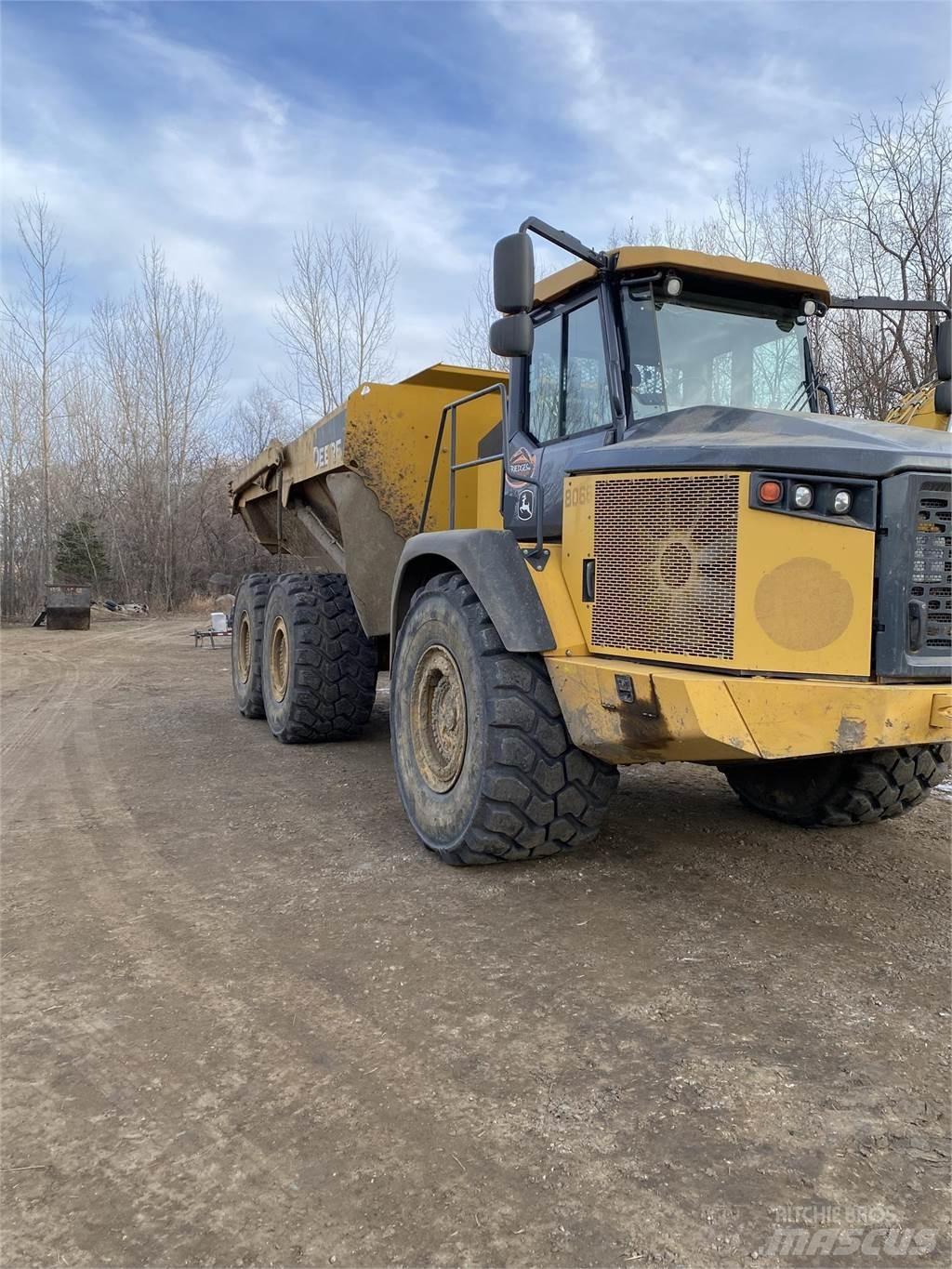 John Deere 410E Dumpperit