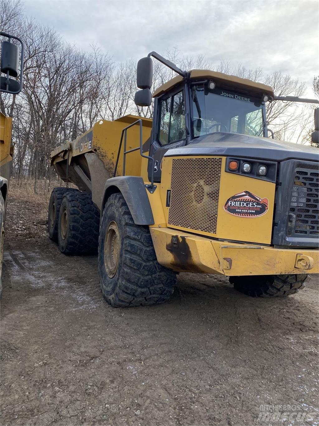 John Deere 410E Dumpperit