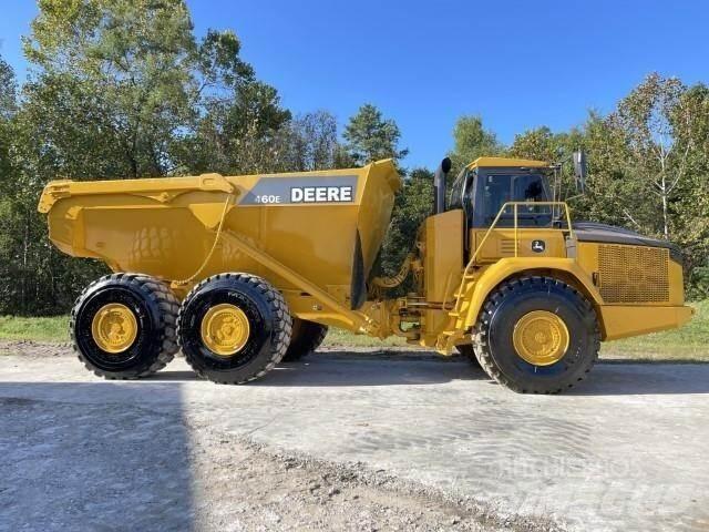 John Deere 460E Dumpperit