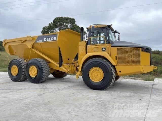 John Deere 460E Dumpperit