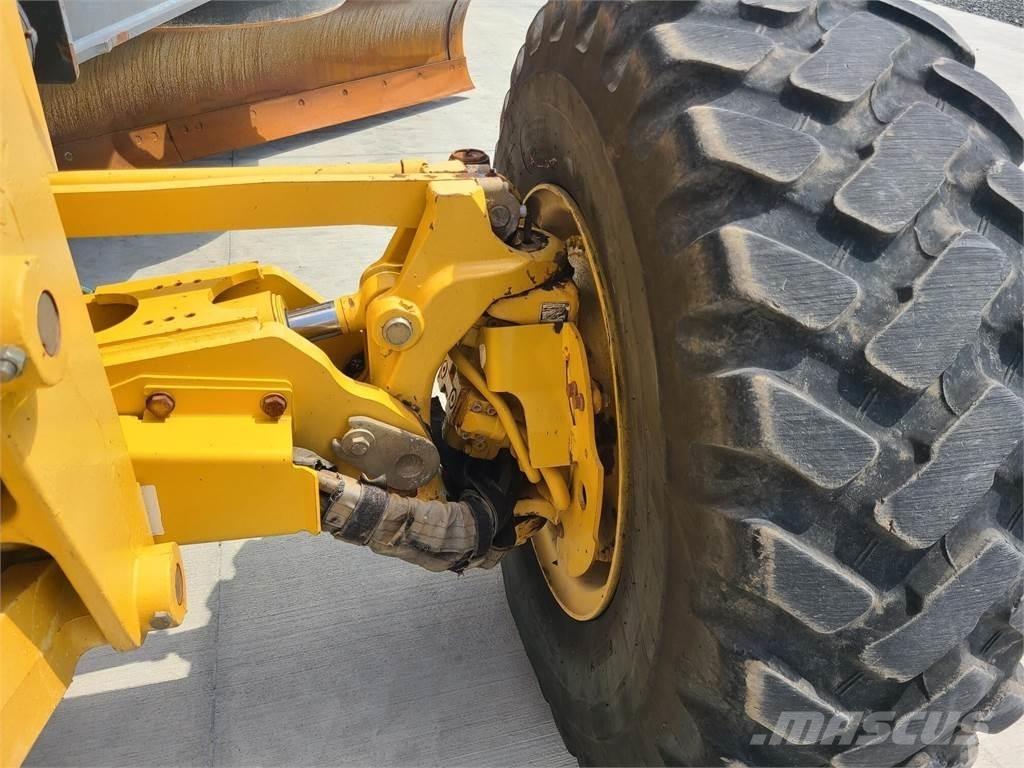 John Deere 672G Tiehöylät