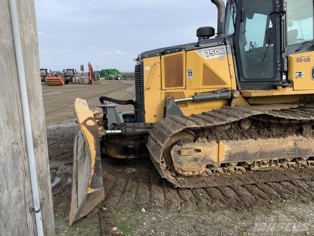 John Deere 750K LGP Telaketjupuskutraktorit