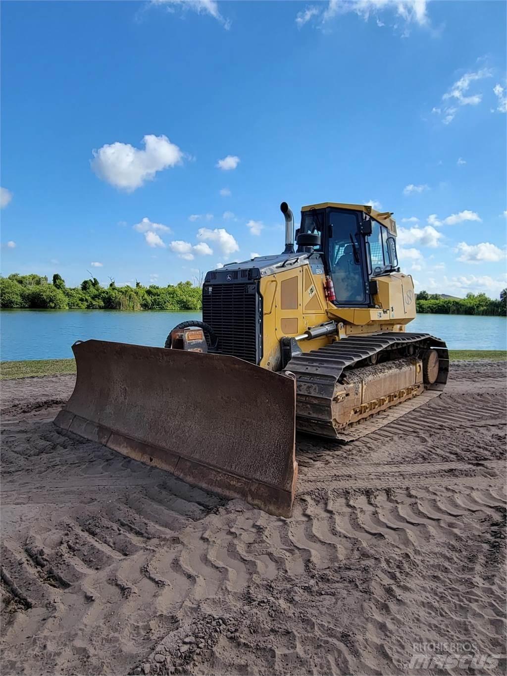 John Deere 850K WLT Telaketjupuskutraktorit