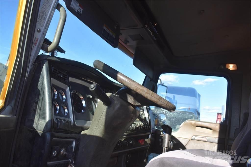 Kenworth T800 Nosturiautot