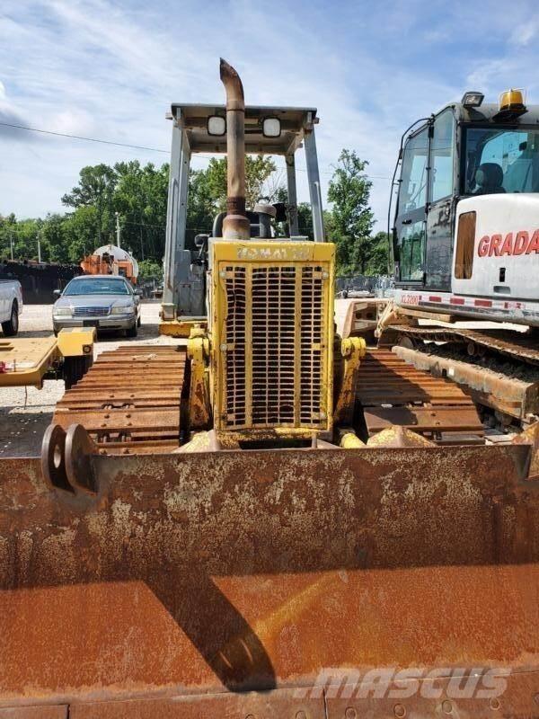Komatsu D38P-1 LGP Telaketjupuskutraktorit