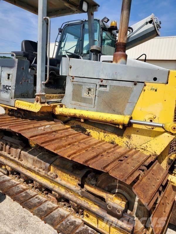 Komatsu D38P-1 LGP Telaketjupuskutraktorit