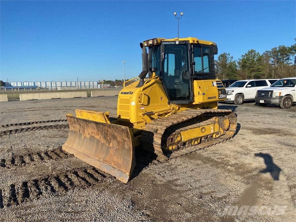 Komatsu D39PX-24 Telaketjupuskutraktorit