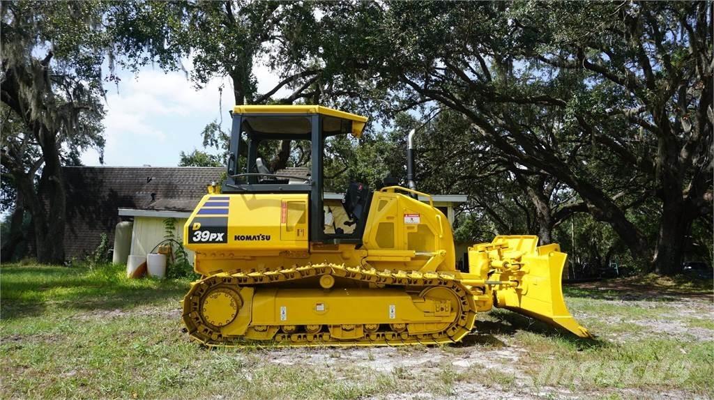 Komatsu D39PX-24 Telaketjupuskutraktorit