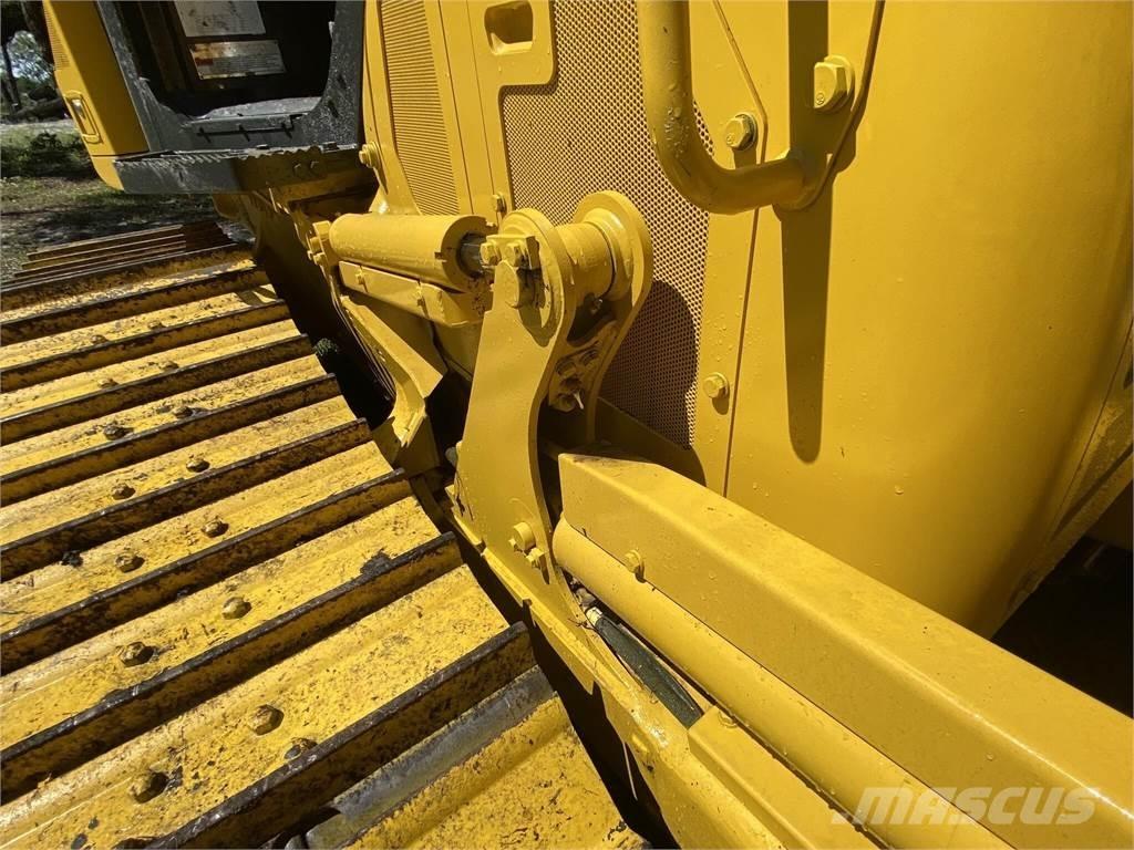 Komatsu D39PX-24 Telaketjupuskutraktorit