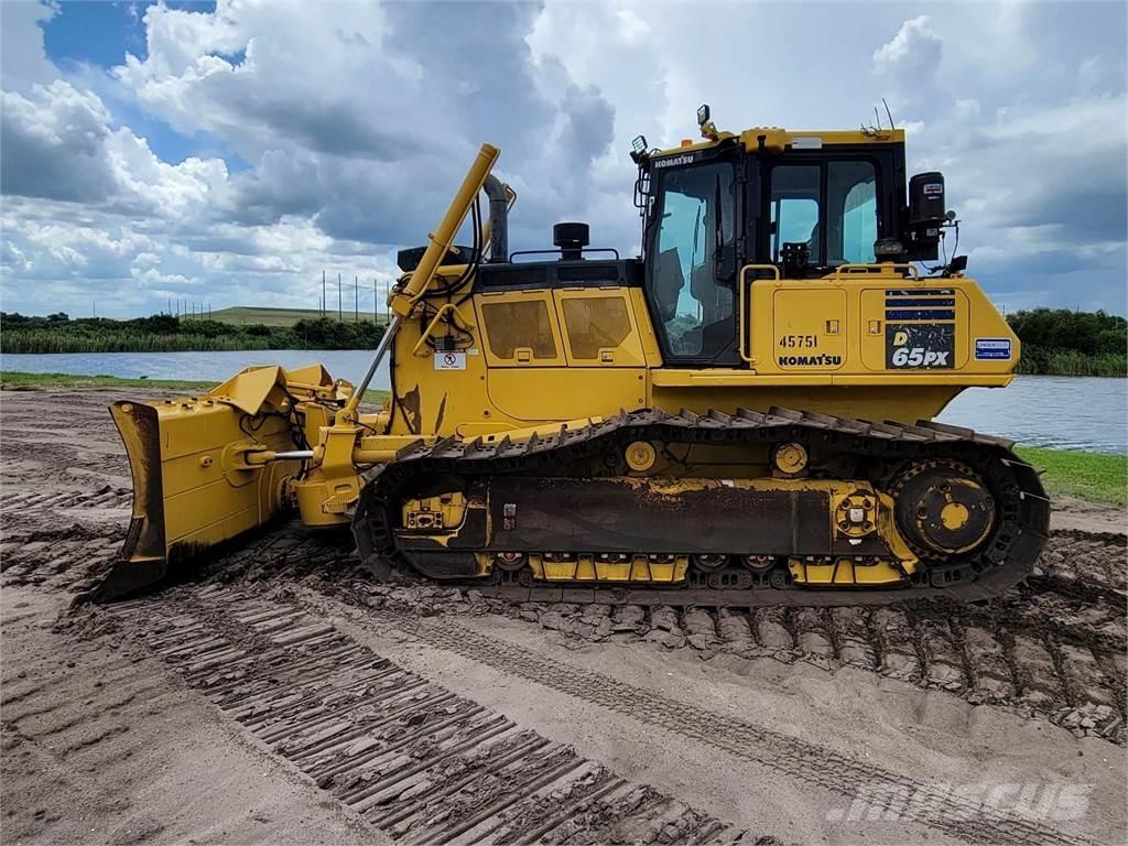 Komatsu D65PX-18 Telaketjupuskutraktorit