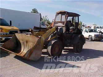 Komatsu WA100 Pyöräkuormaajat