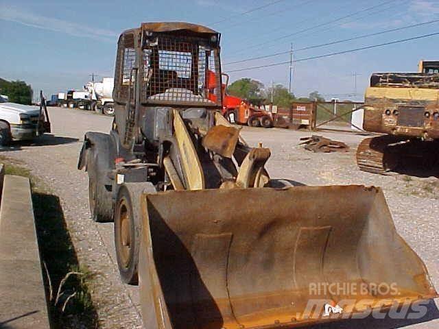 Komatsu WA100 Pyöräkuormaajat