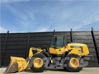 Komatsu WA200-8 Pyöräkuormaajat