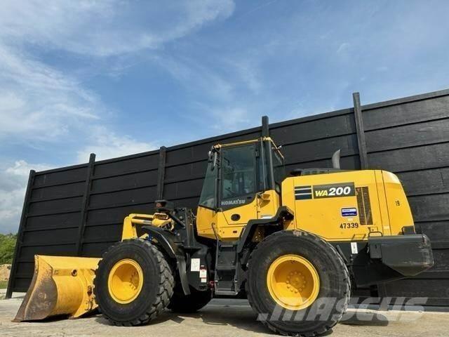 Komatsu WA200-8 Pyöräkuormaajat