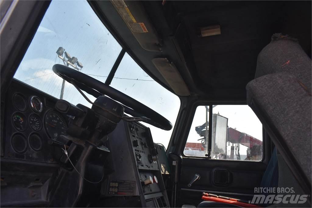 Mack CH613 Sora- ja kippiautot