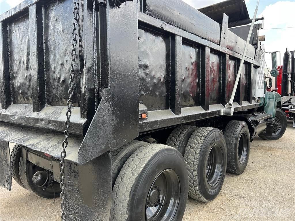Mack CH613 Sora- ja kippiautot