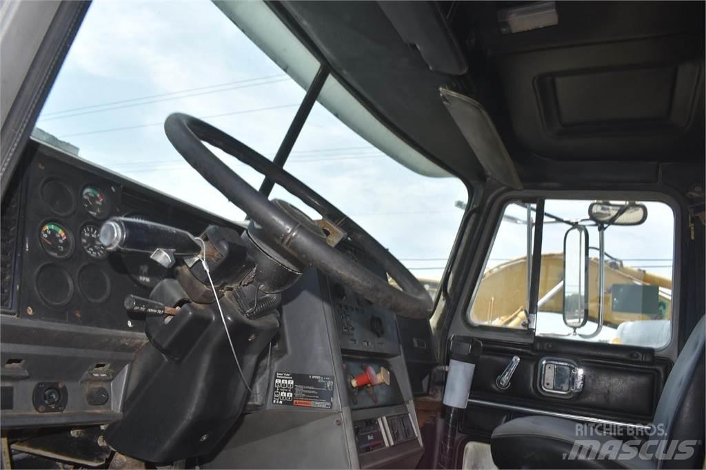 Mack CH613 Säiliöautot