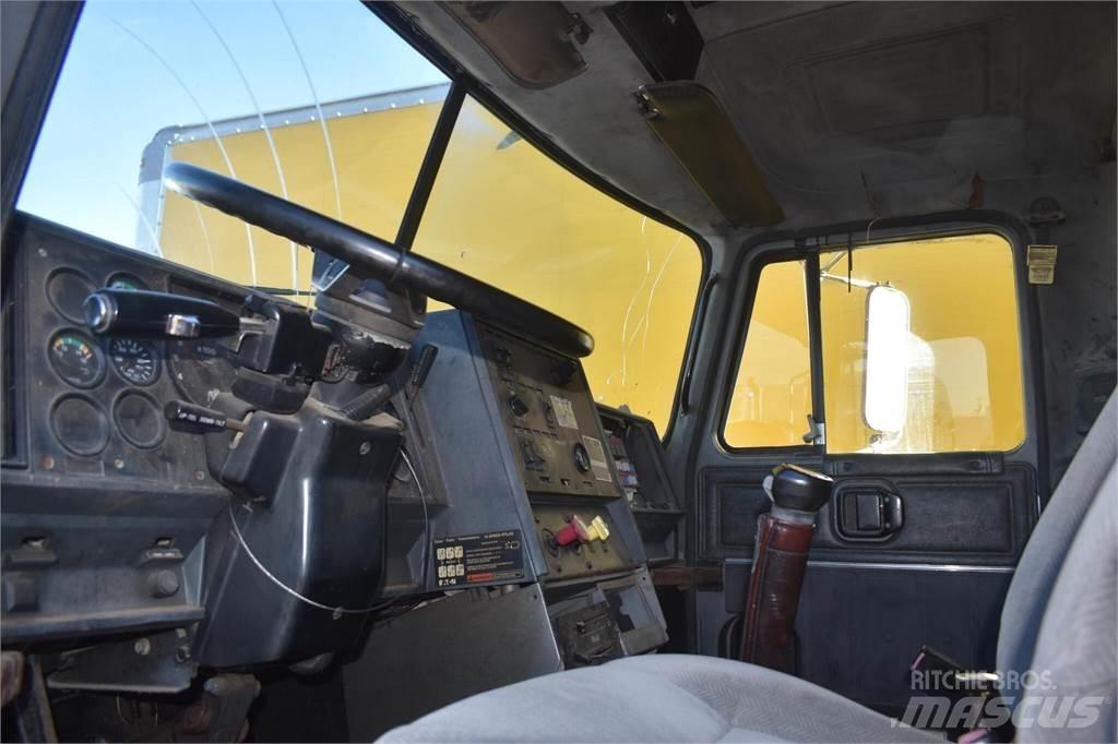 Mack CH613 Sora- ja kippiautot