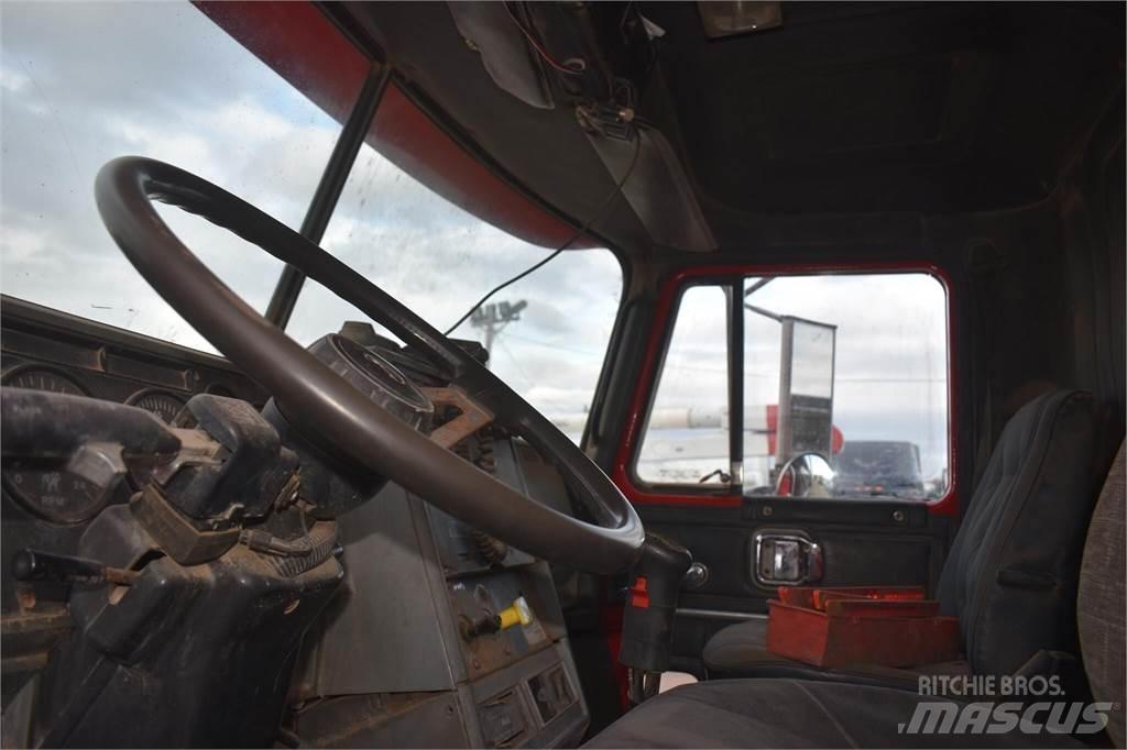 Mack CH613 Sora- ja kippiautot
