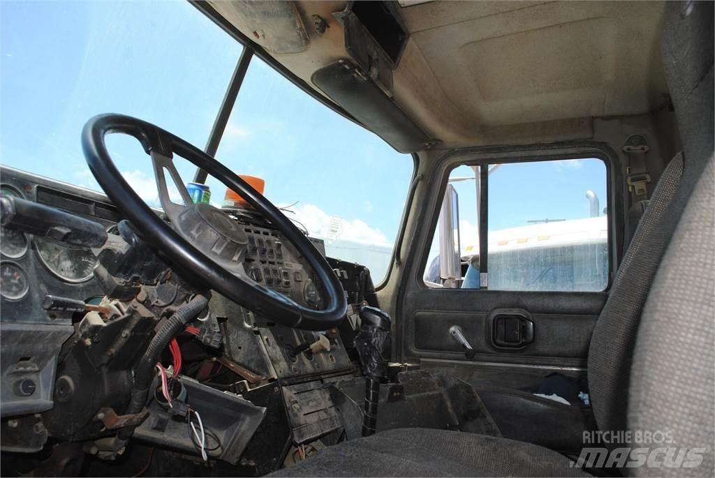 Mack CH613 Sora- ja kippiautot