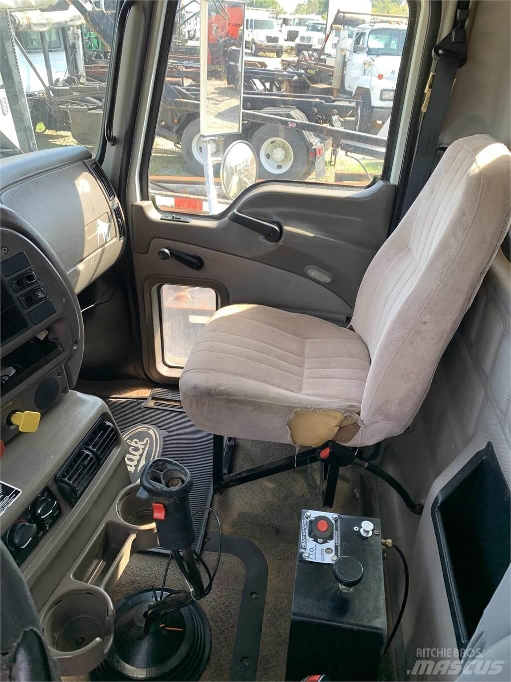 Mack CHN613 Sora- ja kippiautot
