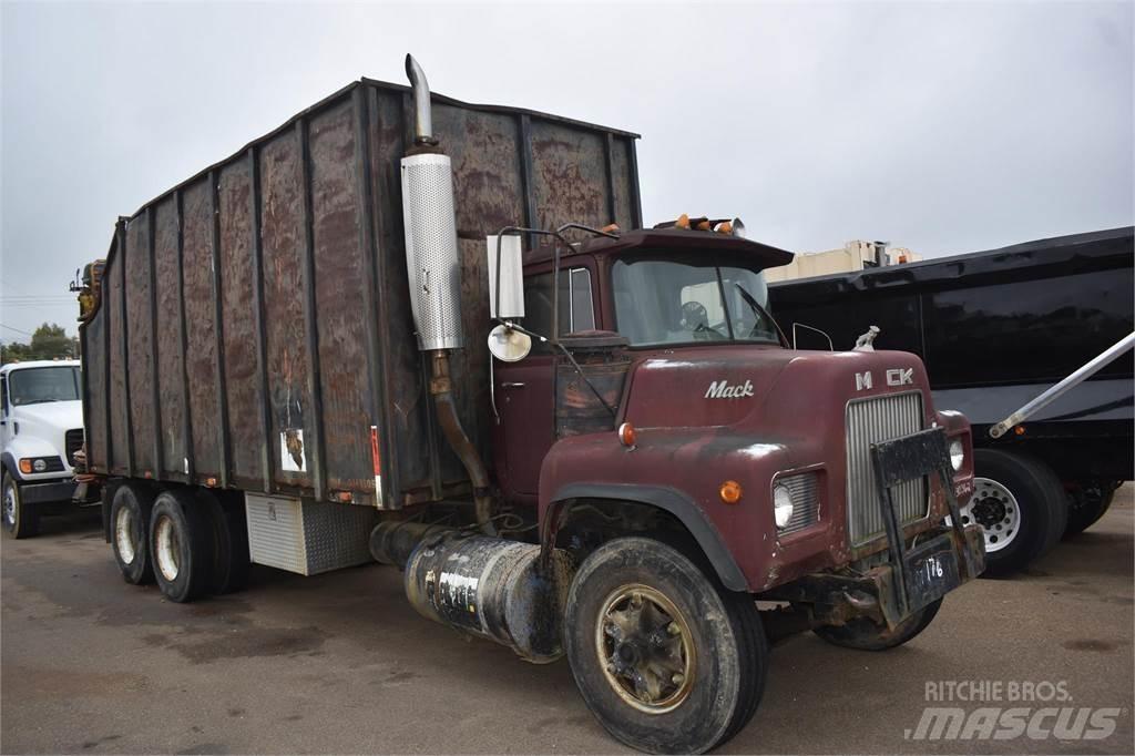 Mack DM685S Nosturiautot