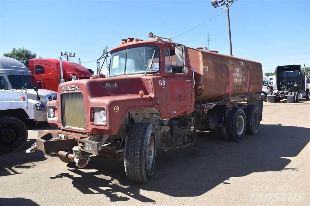 Mack DM685S Säiliöautot