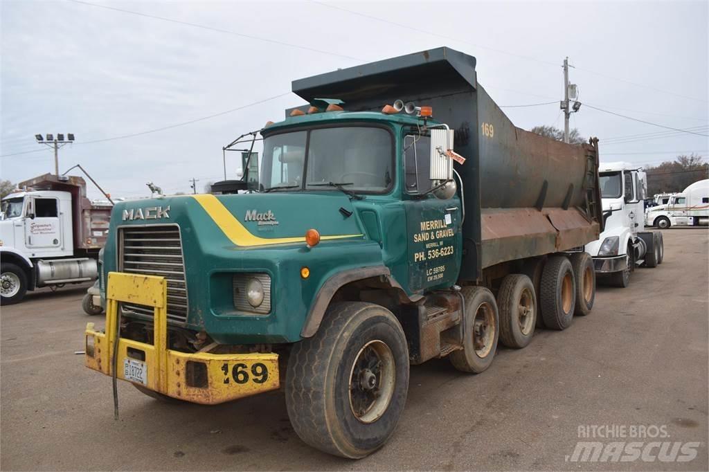 Mack DM688 Sora- ja kippiautot